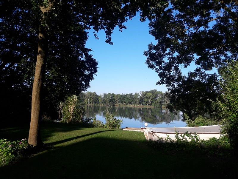 Blick vom Garten der Ferienwohnung auf den Breyeller See