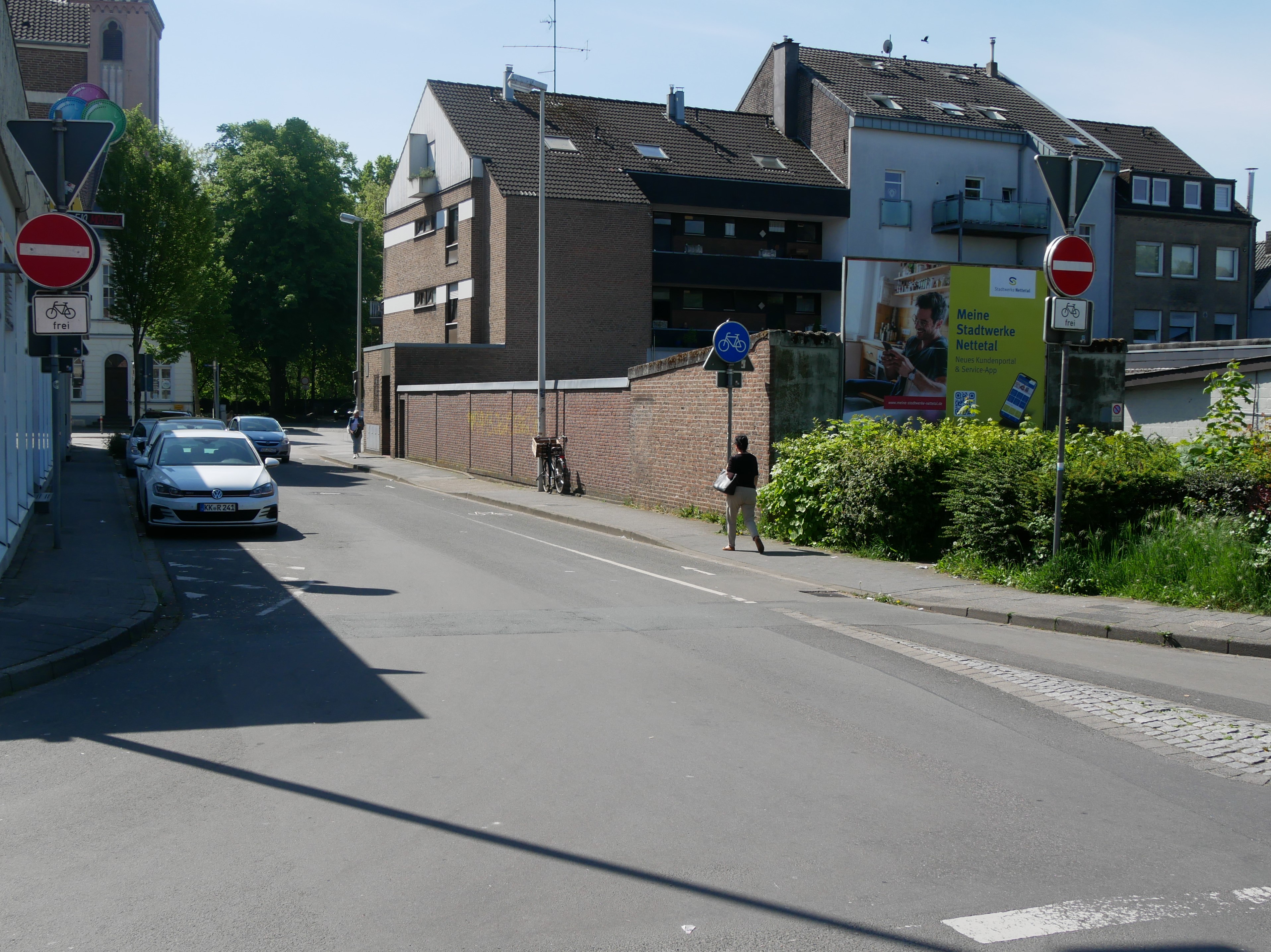 Straße mit Radstreifen entgegen der Einbahnstraße