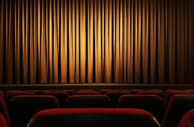 Veranstaltungen Theatervorhang