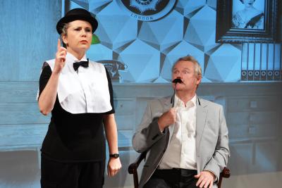 Szene Theaterstück Der Mönch mit der Klatsche