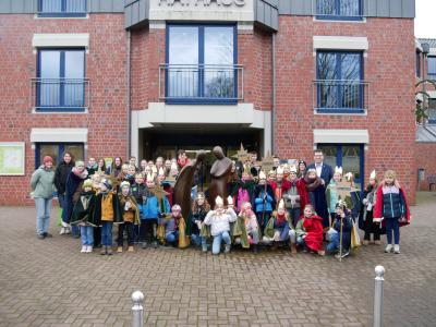 Sternsinger eröffnen Sammelaktion am Nettetaler Rathaus 2024