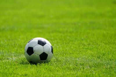 Fussball auf Rasen