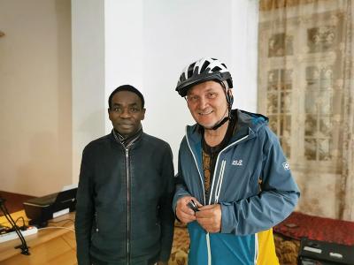 Pfarrer Christoph Roller mit Pastor Mamadou Thomas Diouf