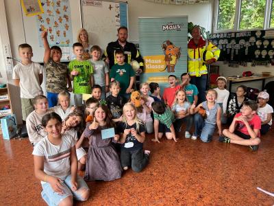 Rettungswache und Freiwillige Feuerwehr überraschten in WDR-Mausklasse