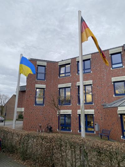 Jahrestag des Ukraine-Kriegs: Nettetaler Rathaus zeigt Solidarität mit der Ukraine