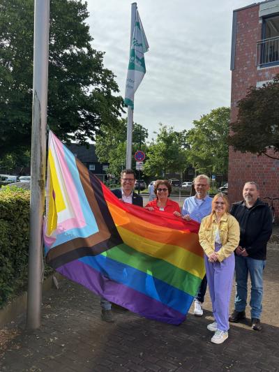 Nettetal zeigt Flagge für Vielfalt und Akzeptanz Regenbogenflagge CSD