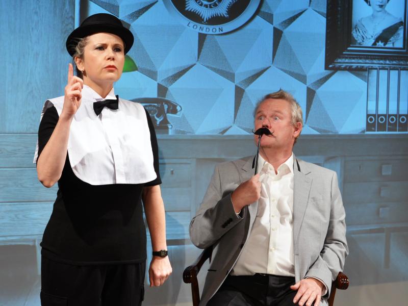 Szene Theaterstück Der Mönch mit der Klatsche