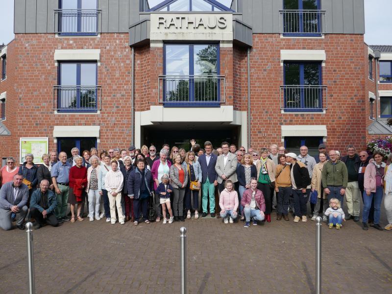 Rathaus Nettetal Gruppenbild Besuch Rives-en-Seine 2023