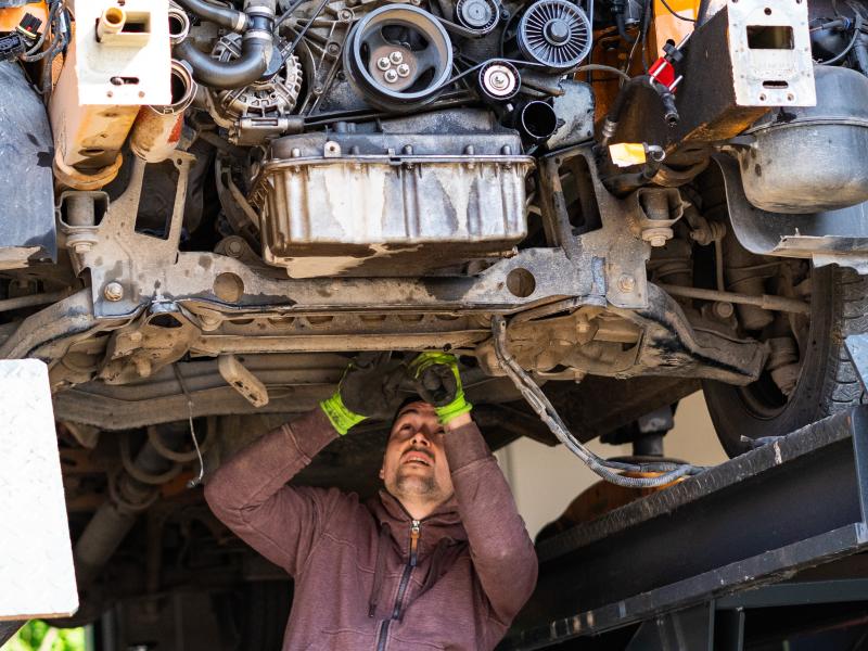 Mechaniker bei Arbeit