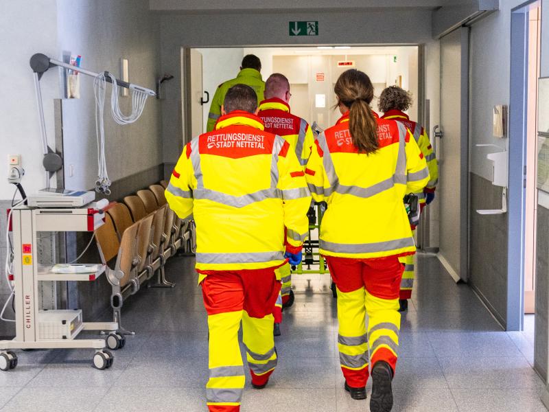 Patiententransport in Krankenhaus