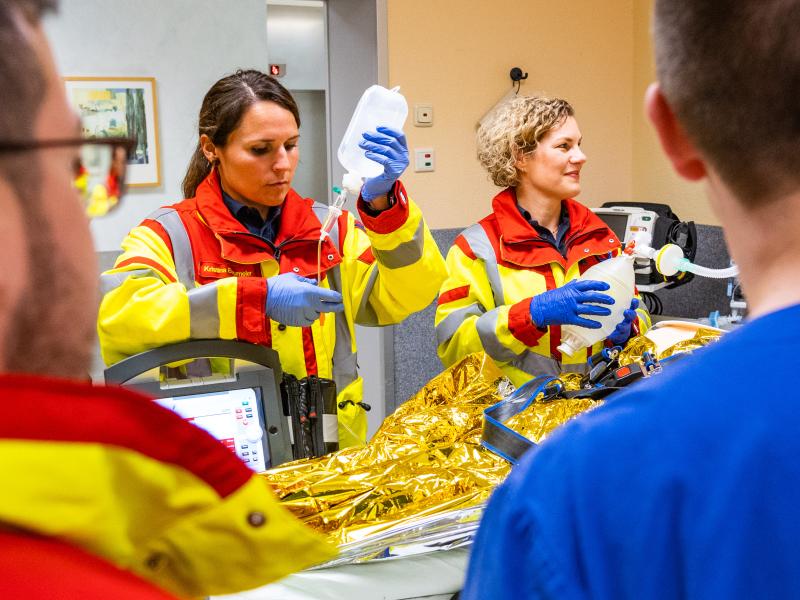 Patientenübergabe in Krankenhaus