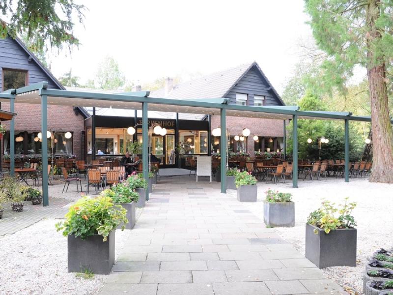 Außenansicht Eingang und Terrasse Restaurant Birkenhof 