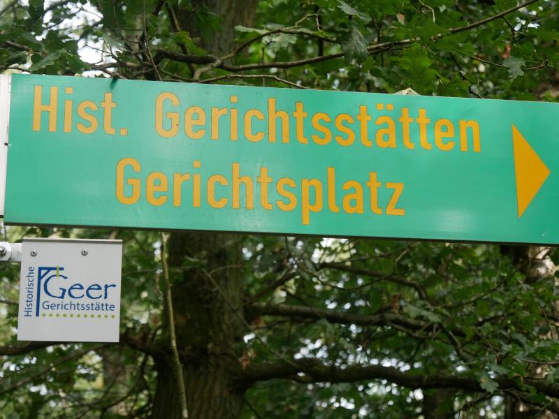 Gerichtsstätten Geer Hinweisschild