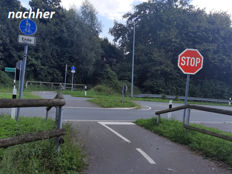 Querung Bahnradweg bei Baerlo ohne Umlaufsperre, sondern mit Stoppschild