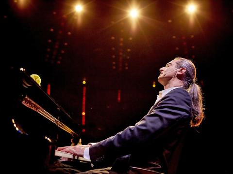 Hagen Rether am Klavier