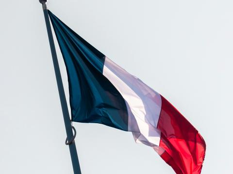 niederländische Flagge im Wind